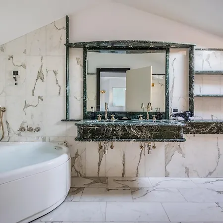 Appartement Duomo3'-skylight-idropool-private-cinema-freepark