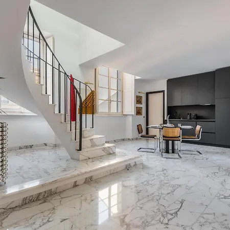 Duomo3'-skylight-idropool-private-cinema-freepark شقة ميلان