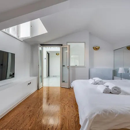 Duomo3'-skylight-idropool-private-cinema-freepark شقة