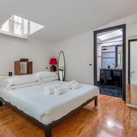 Duomo3'-skylight-idropool-private-cinema-freepark * Milan