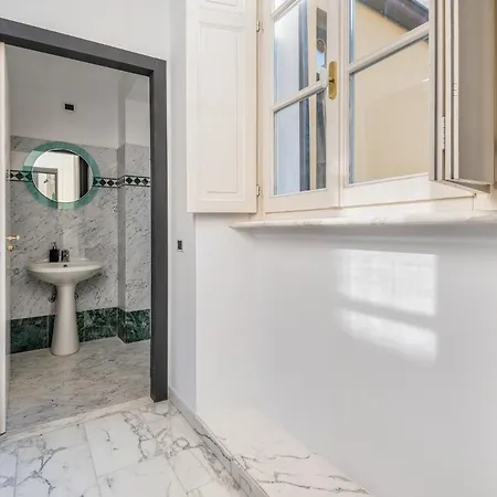 Duomo3'-skylight-idropool-private-cinema-freepark Appartement